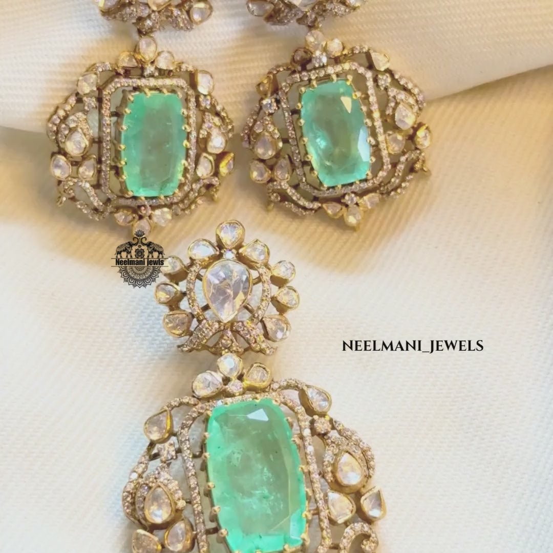 green stone pendant set