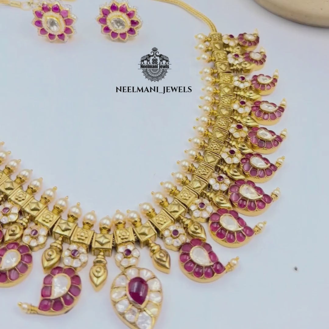 Traditional Pendant Haram Set